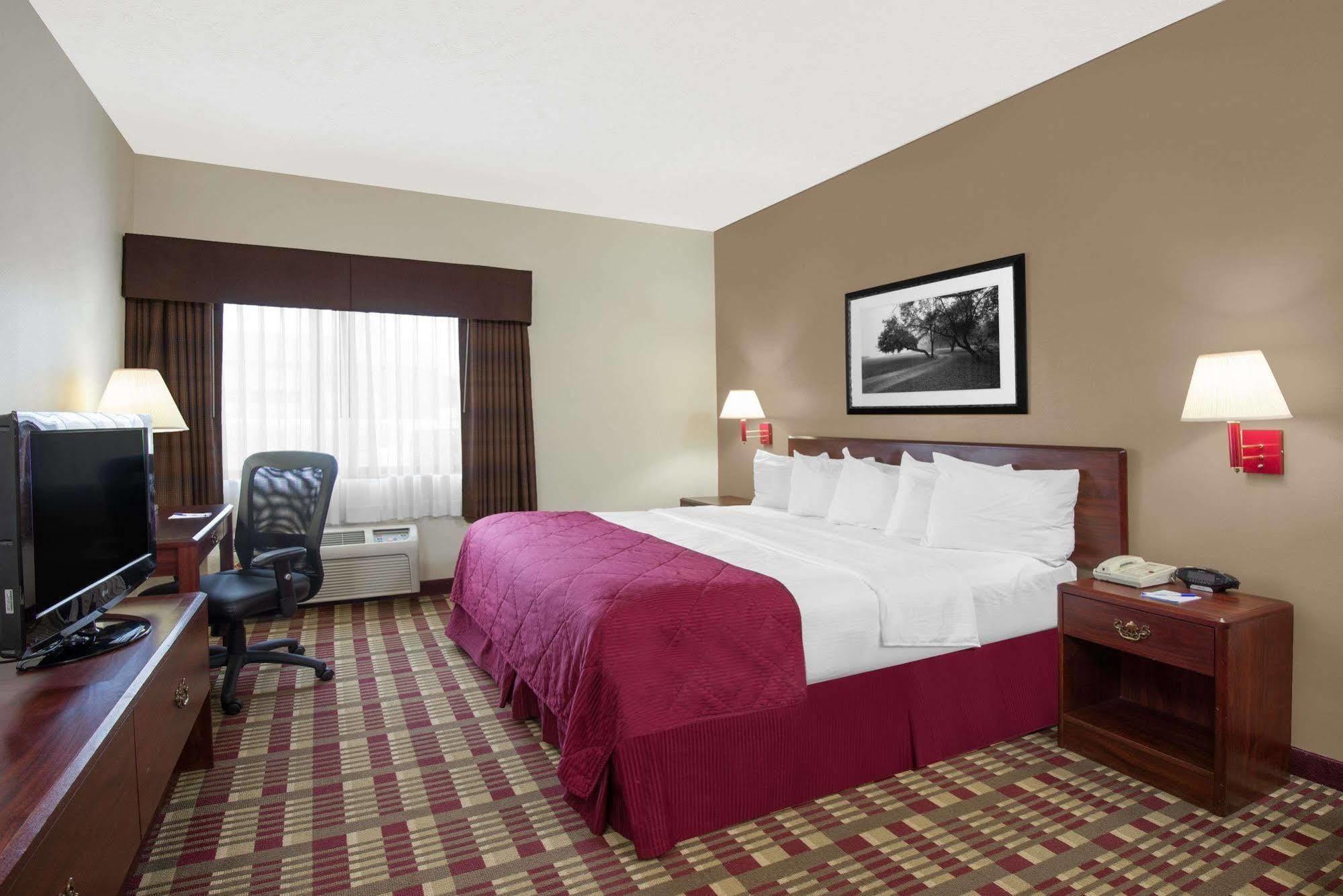 Hotel Baymont By Wyndham Boston Heights/Hudson Exterior foto